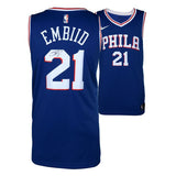 Joel Embiid <br>Philadelphia 76ers <br>Original signiertes Blue Nike Swingman Jersey