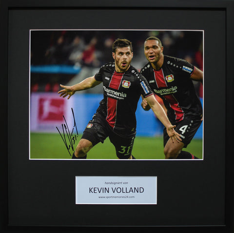 Kevin Volland<br>Bayer Leverkusen<br>„Tor gegen Stuttgart“<br>Signiertes Foto in hochwertigem Rahmen